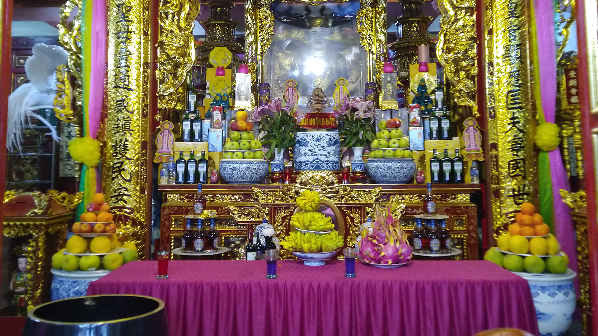 3_Ban Thờ Chính.jpg